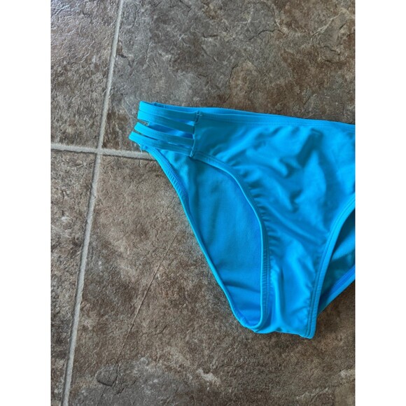 Salt & Cove Salt Strappy-Side Hipster Bikini Bottom
Size Small Aqua - Picture 4 of 8